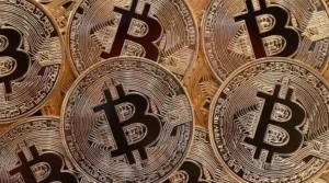 ما هي عملة البيتكوين وكيف تعمل؟ - دليل شامل للمبتدئين