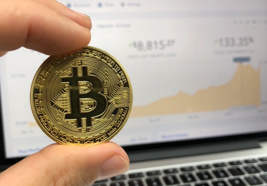 كيف تستثمر في البيتكوين بأمان؟ نصائح من Cryp2news